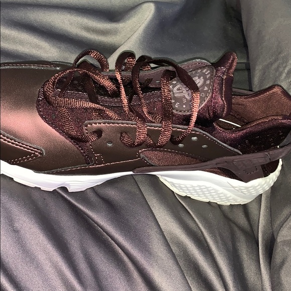 burgundy huaraches kids